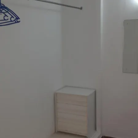 El Laurel Apartment *